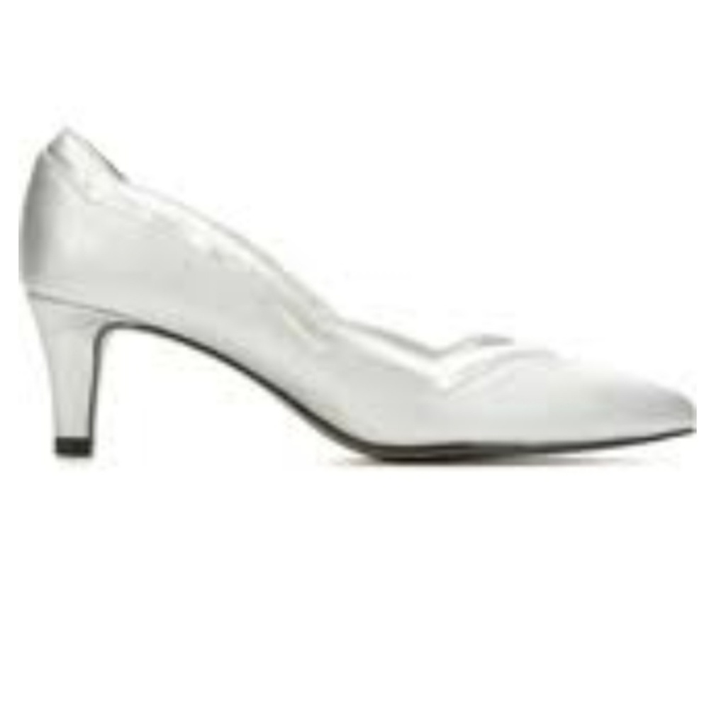 *** Easy Street Kim Pumps Easy Flex Elegantly Feminine Low Kitten Heels - Silver